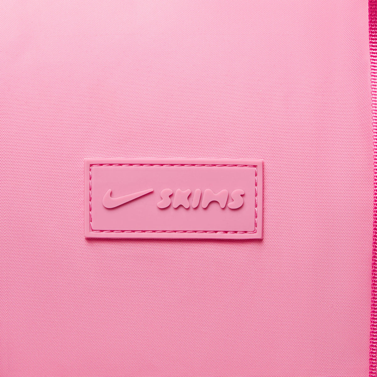 NikeSKIMS ACCESSORIES PUFFER GYM BAG | LIGHT FLAMINGO