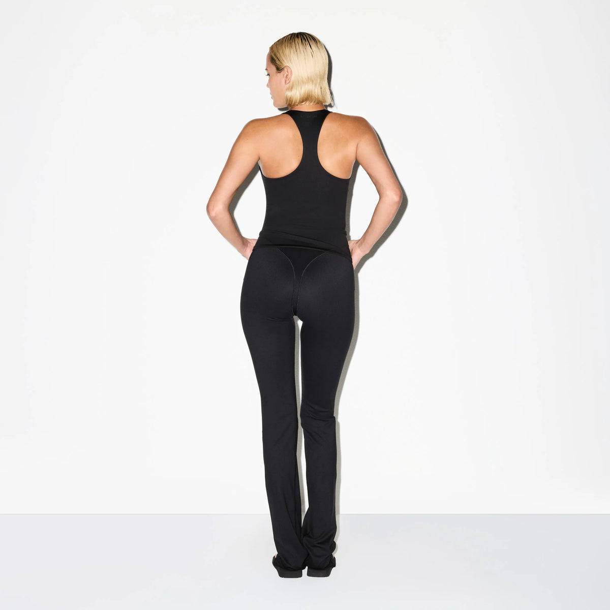 NikeSKIMS MATTE V-LINE 39" STRAIGHT LEGGING | OBSIDIAN