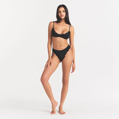 FITS EVERYBODY LACE SCOOP BRALETTE | ONYX