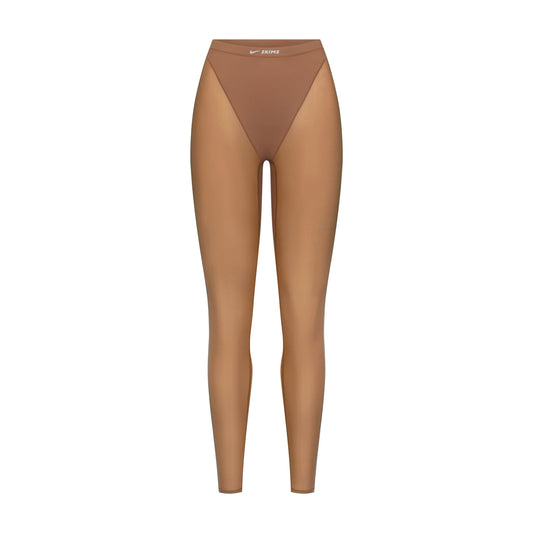 NikeSKIMS WEIGHTLESS LAYERS V-PANEL 28" LEGGING | CAROB BROWN