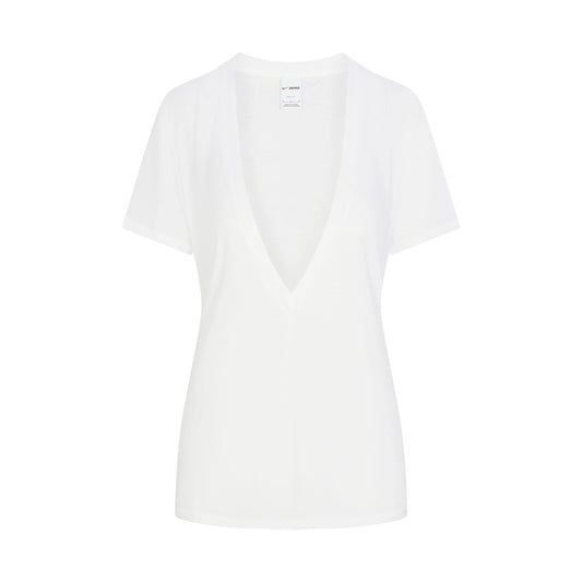 NikeSKIMS PERFORMANCE COTTON BLEND SHORT SLEEVE V-NECK TOP | SNOW