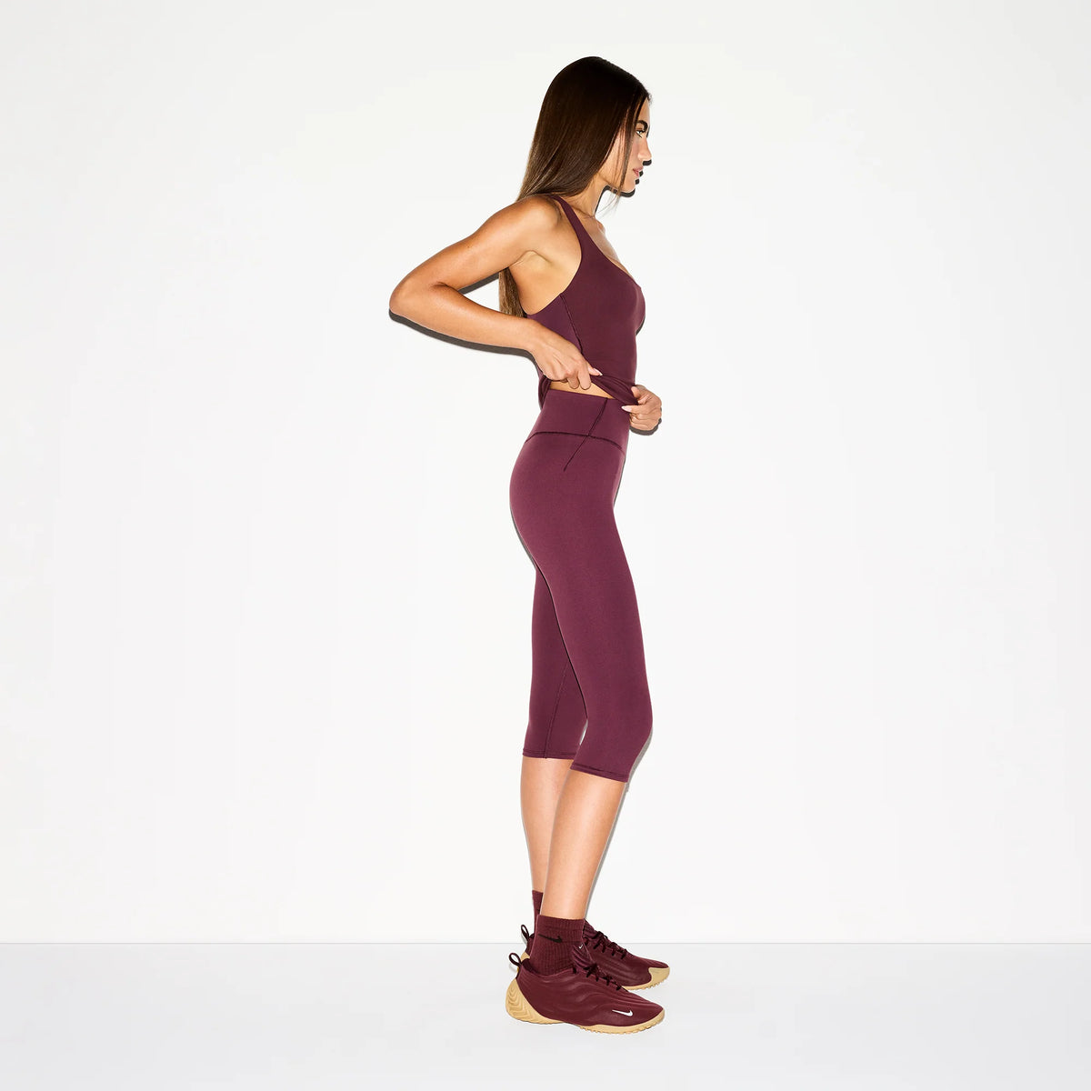 NikeSKIMS MATTE 17" CAPRI LEGGING | CURRANT