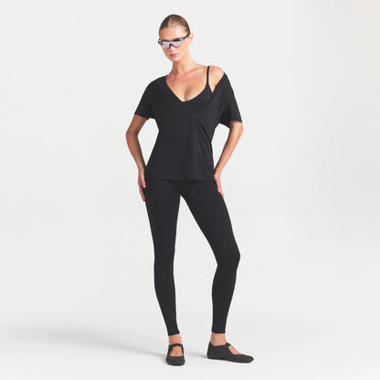 NikeSKIMS PERFORMANCE COTTON BLEND SHORT SLEEVE V-NECK TOP | OBSIDIAN