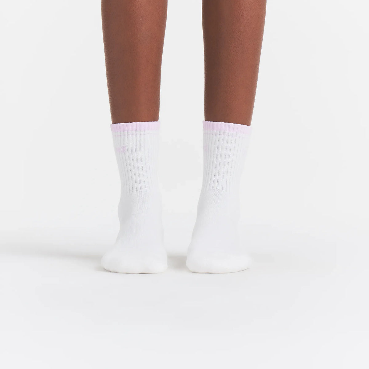 SKIMS SOCKS RIBBED QUARTER CREW LOGO SOCK | SNOW AND CHERRY BLOSSOM