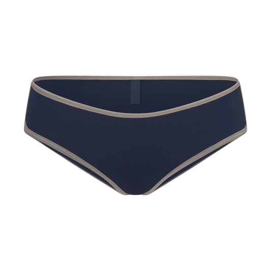 SIGNATURE SWIM HIPSTER BIKINI BOTTOM | NAVY CONTRAST
