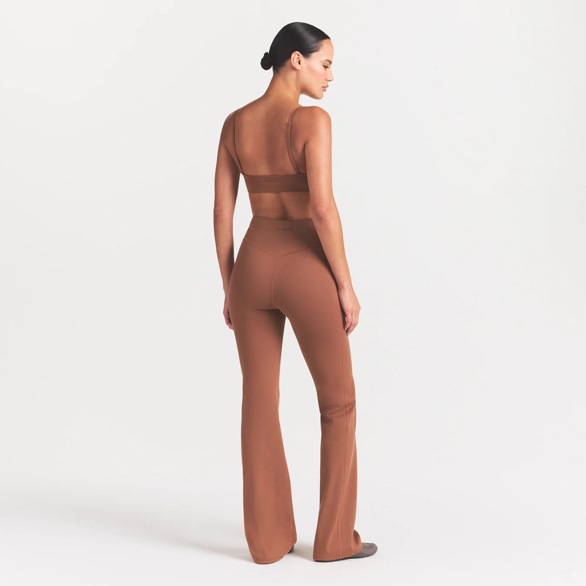 NikeSKIMS MATTE SLIM FLARE LEGGING | CAROB BROWN