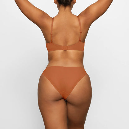 WEIGHTLESS SCOOP BRA | BRONZE