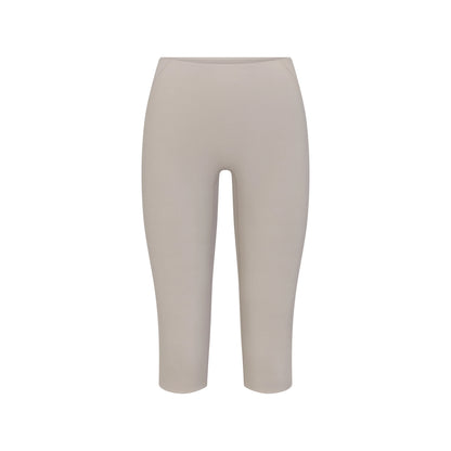 NikeSKIMS STUDIO STRETCH 17" CAPRI LEGGING | LINEN