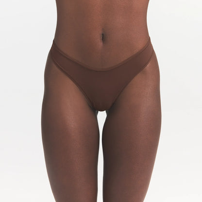 FITS EVERYBODY DIPPED FRONT THONG | COCOA