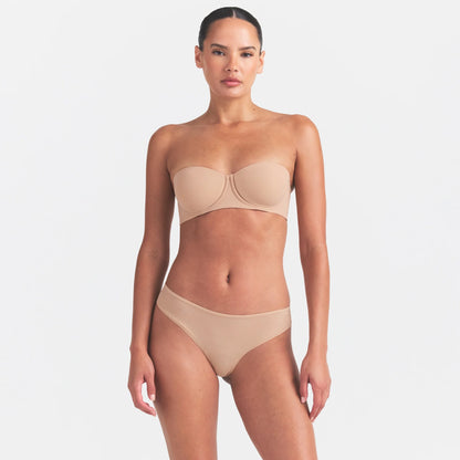 FITS EVERYBODY STRAPLESS BRA | CLAY