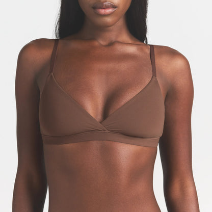 FITS EVERYBODY CROSSOVER BRALETTE | JASPER