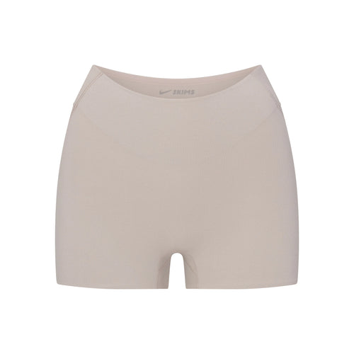 NikeSKIMS STUDIO STRETCH DIPPED 2" SHORT | LINEN