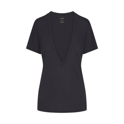 NikeSKIMS PERFORMANCE COTTON BLEND SHORT SLEEVE V-NECK TOP | OBSIDIAN