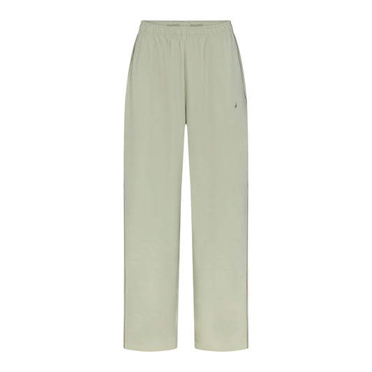NikeSKIMS STRETCH NYLON OVERSIZED PANT | TALC