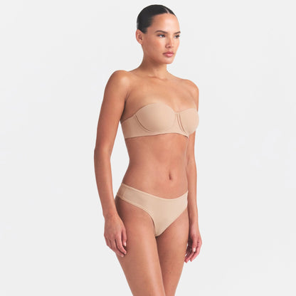 FITS EVERYBODY STRAPLESS BRA | CLAY