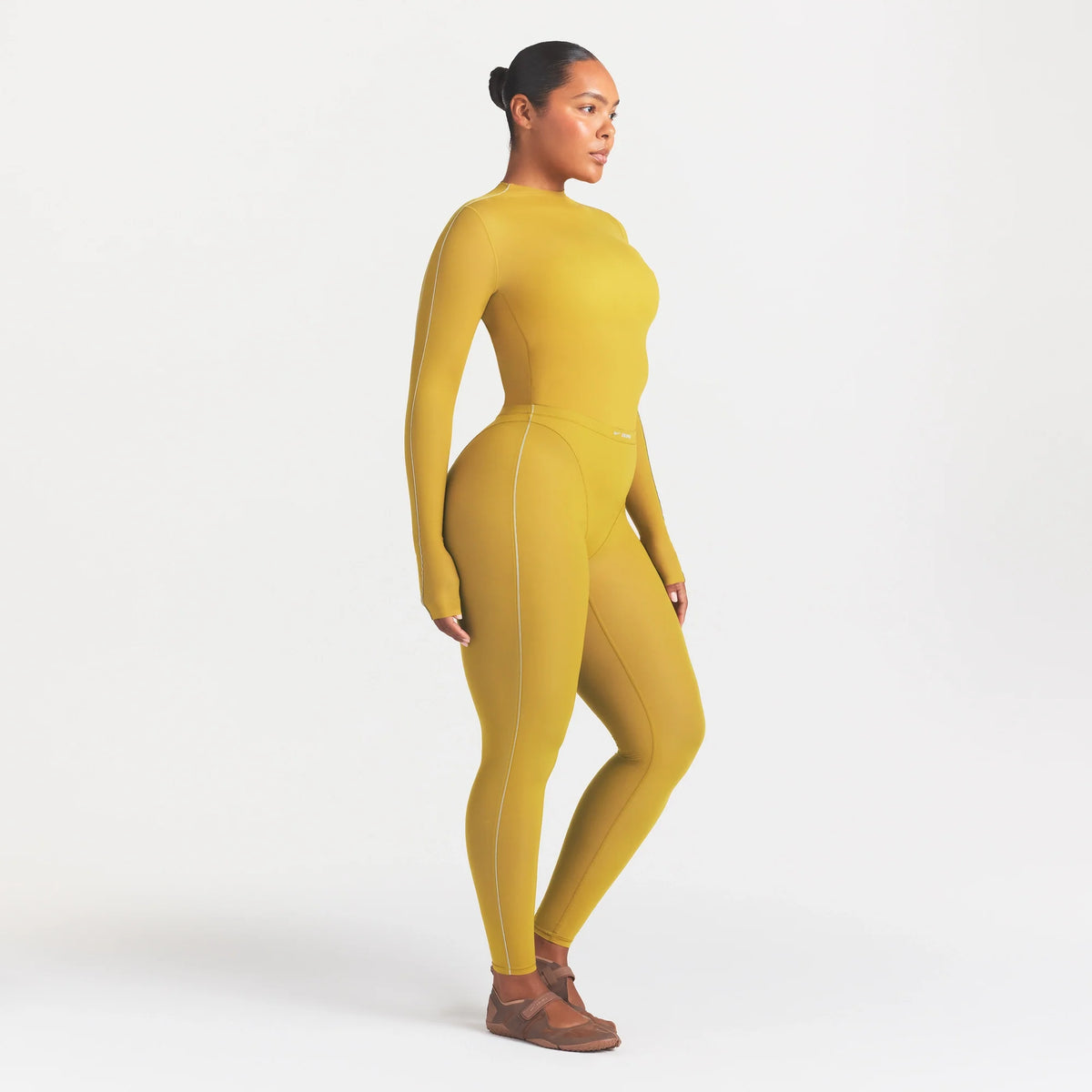 NikeSKIMS WEIGHTLESS LAYERS V-PANEL 28" LEGGING | CITRINE