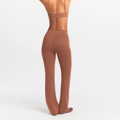 NikeSKIMS MATTE SLIM FLARE LEGGING | CAROB BROWN