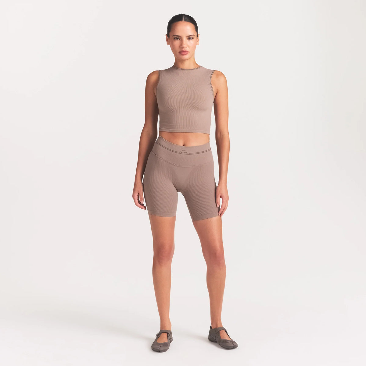 NikeSKIMS RIBBED SEAMLESS 5" BIKER SHORT | DRIFTWOOD