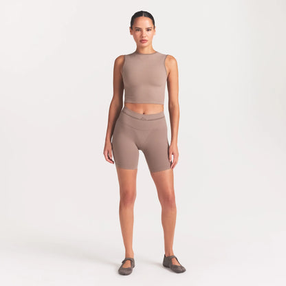 NikeSKIMS RIBBED SEAMLESS 5" BIKER SHORT | DRIFTWOOD