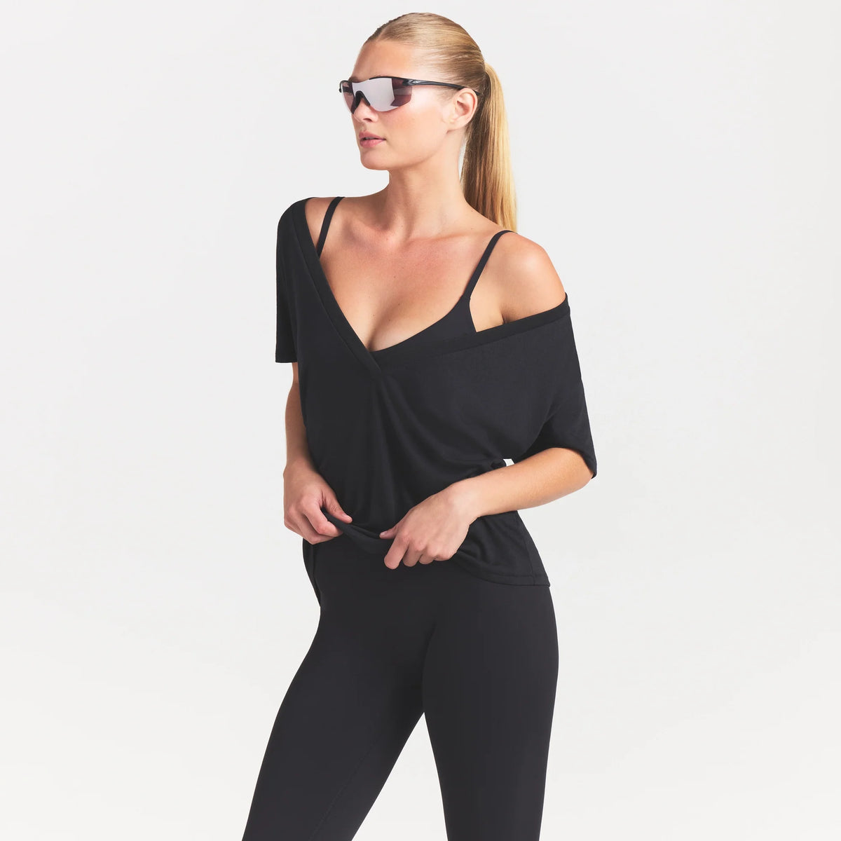 NikeSKIMS PERFORMANCE COTTON BLEND SHORT SLEEVE V-NECK TOP | OBSIDIAN
