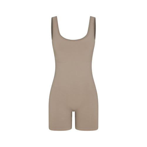 NikeSKIMS RIBBED SEAMLESS SCOOP 5" ONE PIECE | DRIFTWOOD