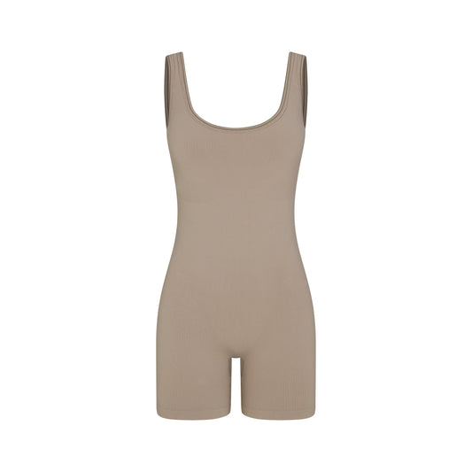 NikeSKIMS RIBBED SEAMLESS SCOOP 5" ONE PIECE | DRIFTWOOD