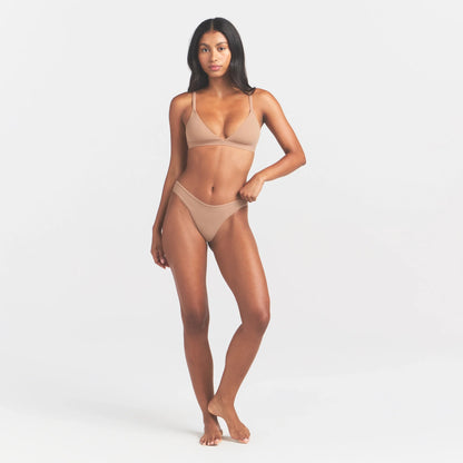 FITS EVERYBODY TRIANGLE BRALETTE | SIENNA