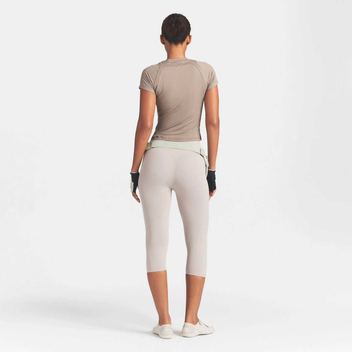 NikeSKIMS STUDIO STRETCH 17" CAPRI LEGGING | LINEN