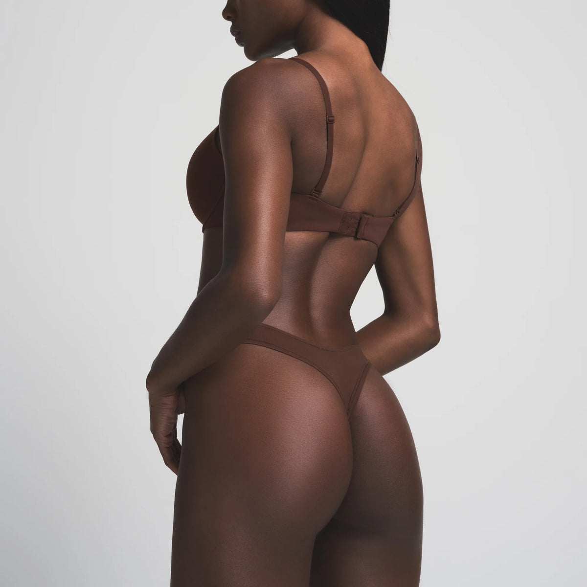 FITS EVERYBODY DIPPED FRONT THONG | COCOA