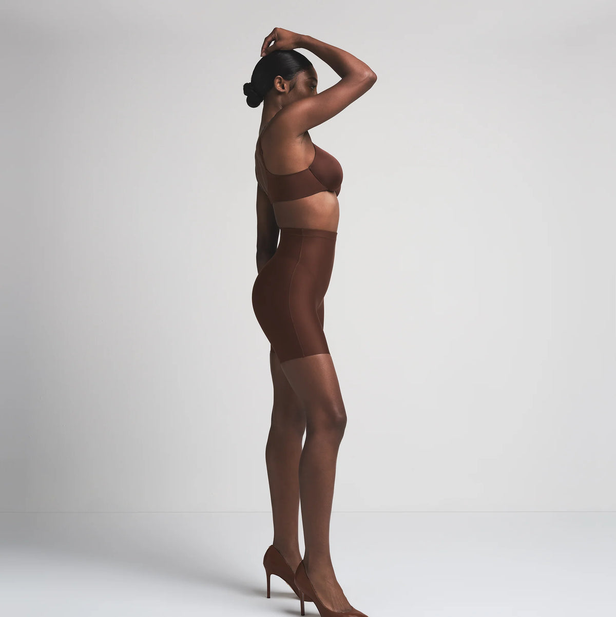 SKIMS BODY CORE SCULPT MID RISE SHORT | COCOA