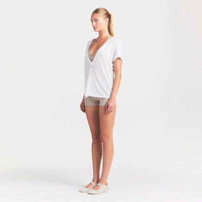NikeSKIMS PERFORMANCE COTTON BLEND SHORT SLEEVE V-NECK TOP | SNOW