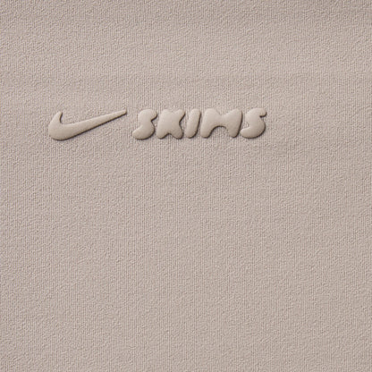 NikeSKIMS STUDIO STRETCH 17" CAPRI LEGGING | LINEN