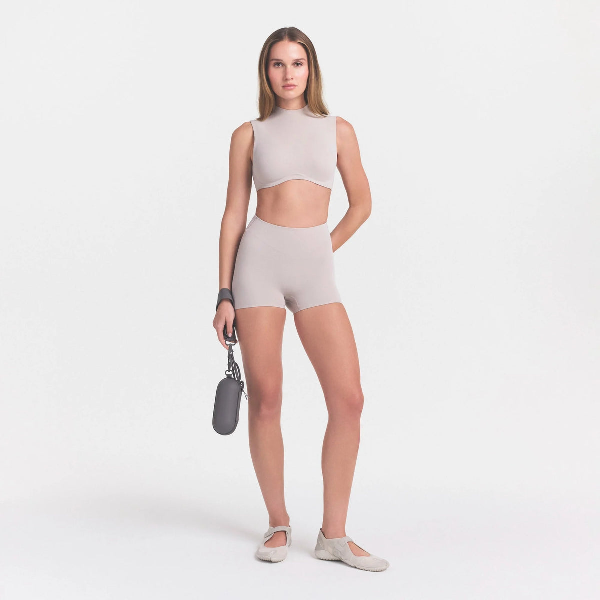 NikeSKIMS STUDIO STRETCH DIPPED 2" SHORT | LINEN