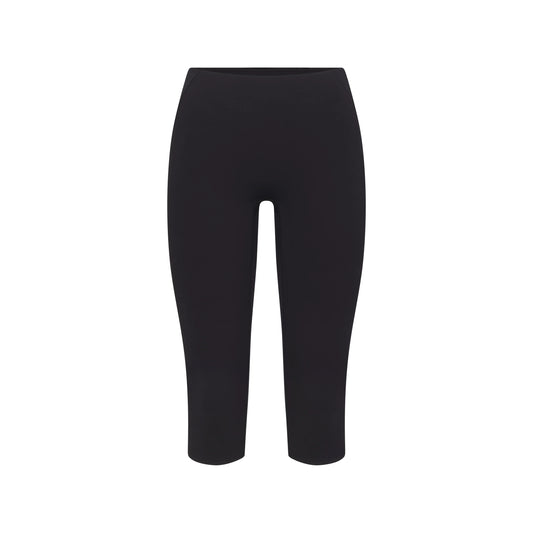 NikeSKIMS STUDIO STRETCH 17" CAPRI LEGGING | OBSIDIAN