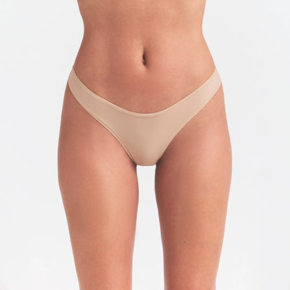 FITS EVERYBODY DIPPED FRONT THONG | CLAY