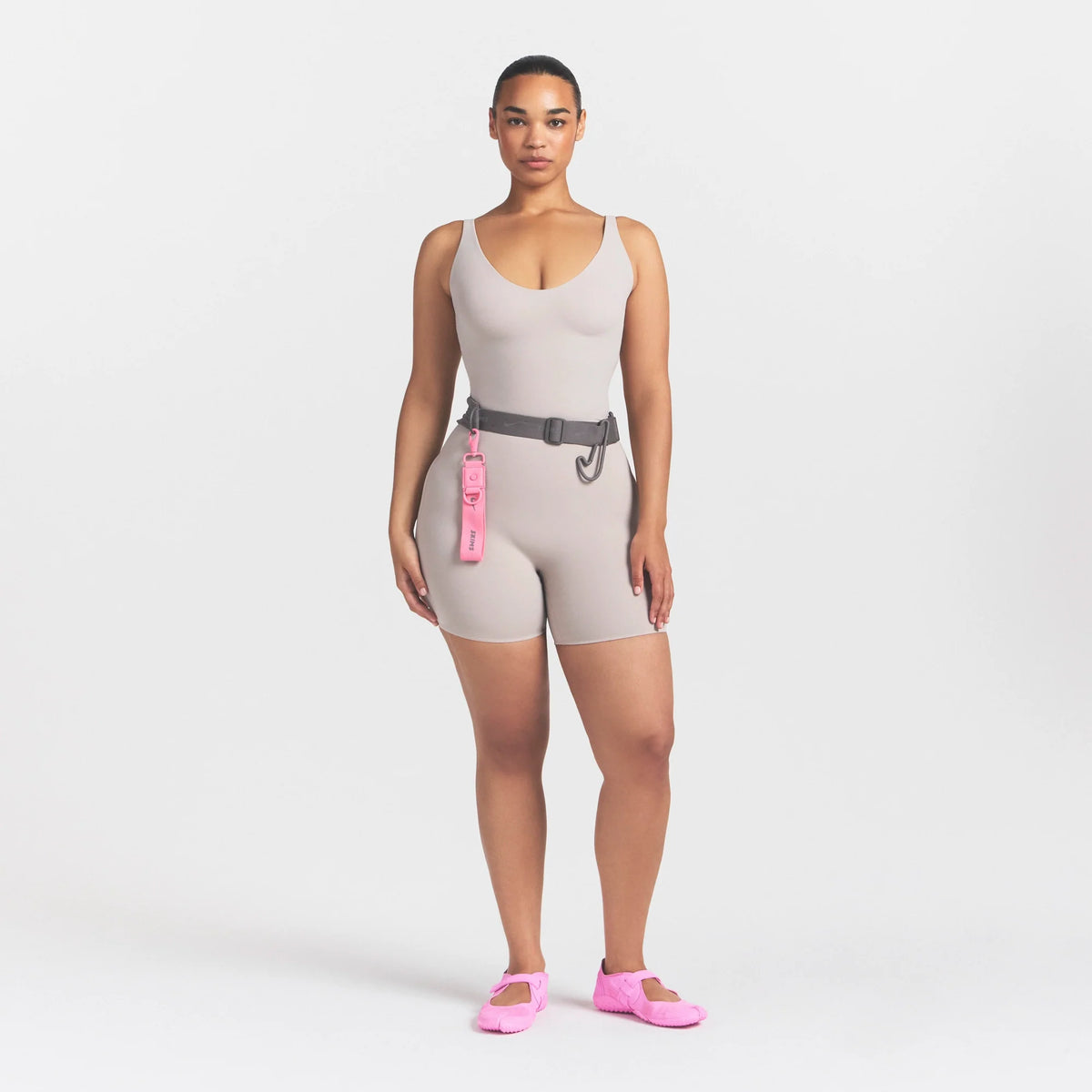 NikeSKIMS STUDIO STRETCH PLUNGE TANK | LINEN