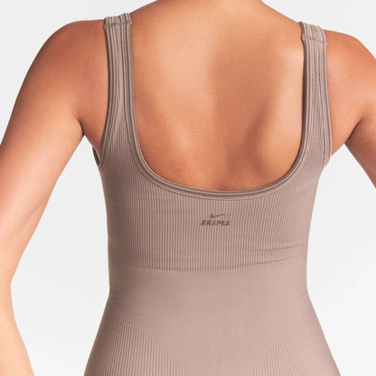 NikeSKIMS RIBBED SEAMLESS SCOOP 5" ONE PIECE | DRIFTWOOD