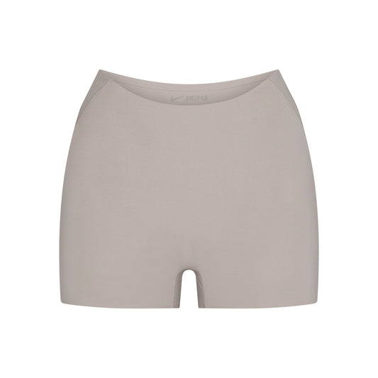 NikeSKIMS STUDIO STRETCH 3" SHORT | LINEN