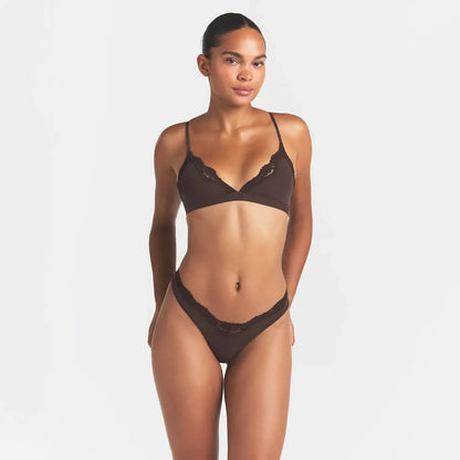 FITS EVERYBODY LACE TRIANGLE BRALETTE | ESPRESSO