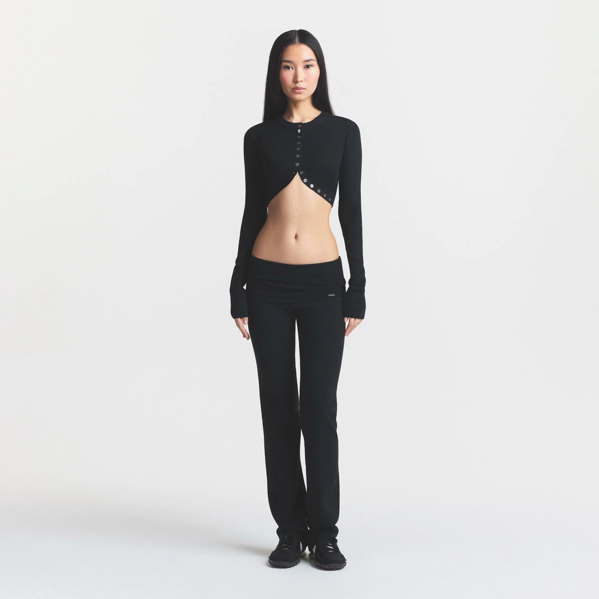 ESSENTIAL KNIT ROUNDED CROPPED CARDIGAN | ONYX
