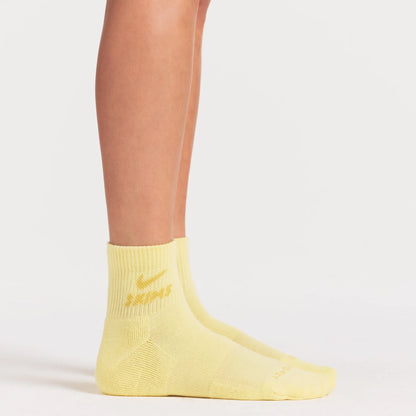 NikeSKIMS ACCESSORIES DRI-FIT™ QUARTER CREW SOCK 3-PACK | BICYCLE YELLOW MULTI