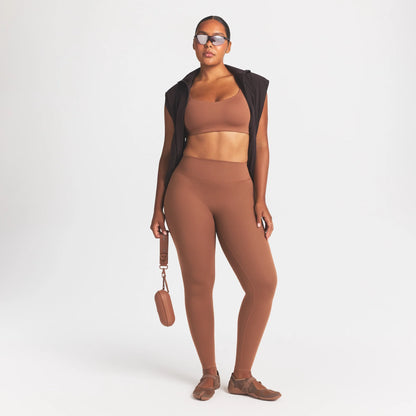 NikeSKIMS MATTE SCOOP NECK BRA | CAROB BROWN