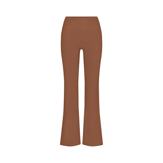 NikeSKIMS MATTE SLIM FLARE LEGGING | CAROB BROWN