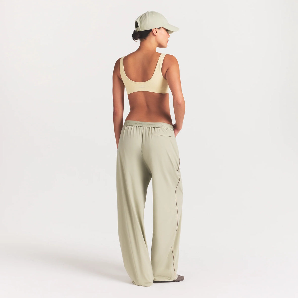 NikeSKIMS STRETCH NYLON OVERSIZED PANT | TALC