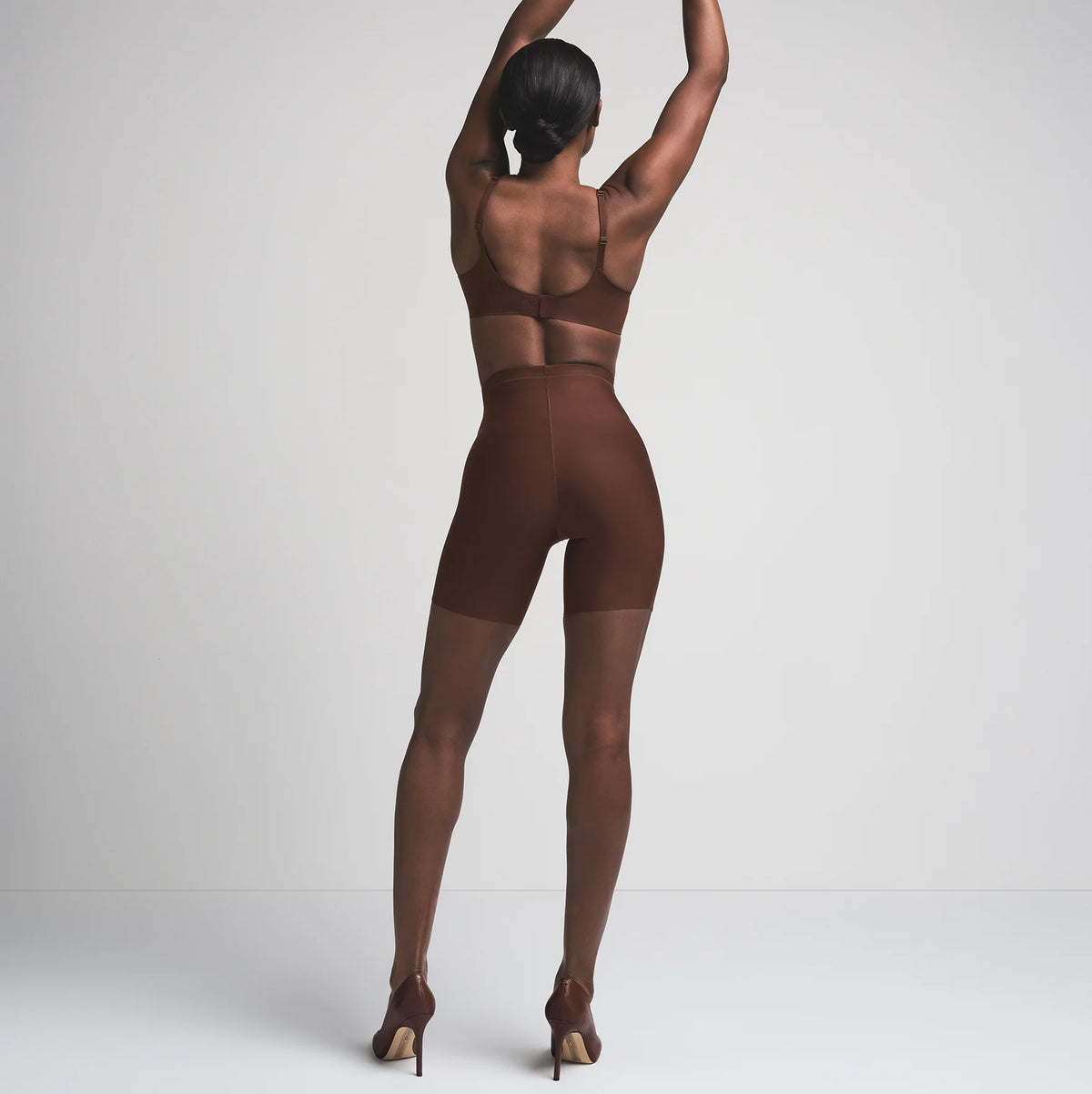 SKIMS BODY CORE SCULPT MID RISE SHORT | COCOA