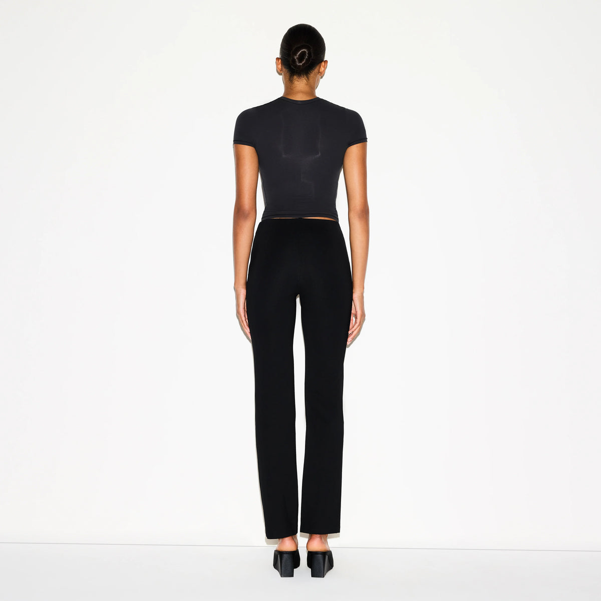 THE ESSENTIAL COLLECTION HIGH-WAISTED PINTUCK STRAIGHT LEG PANT | OBSIDIAN