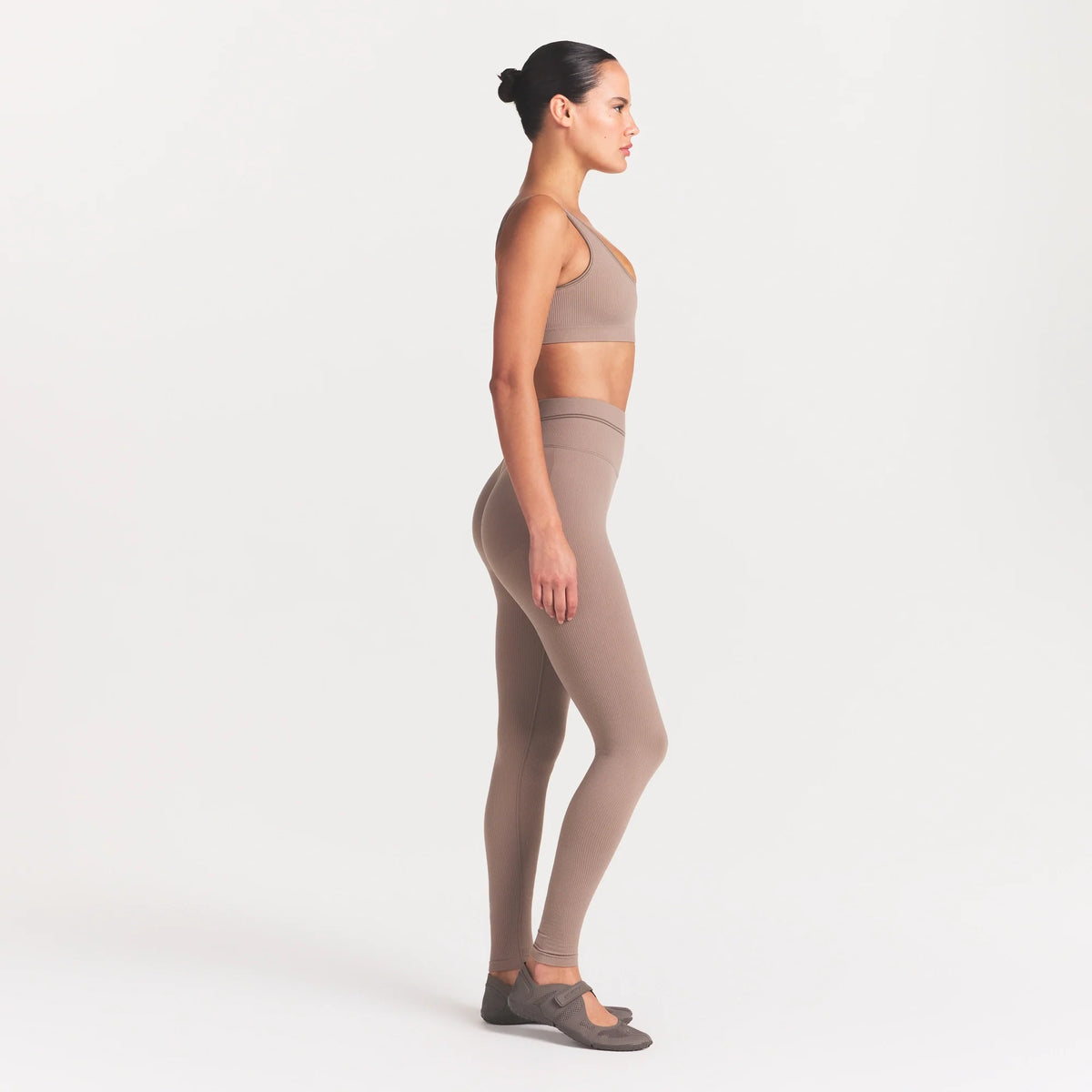 NikeSKIMS RIBBED SEAMLESS 26" LEGGING | DRIFTWOOD
